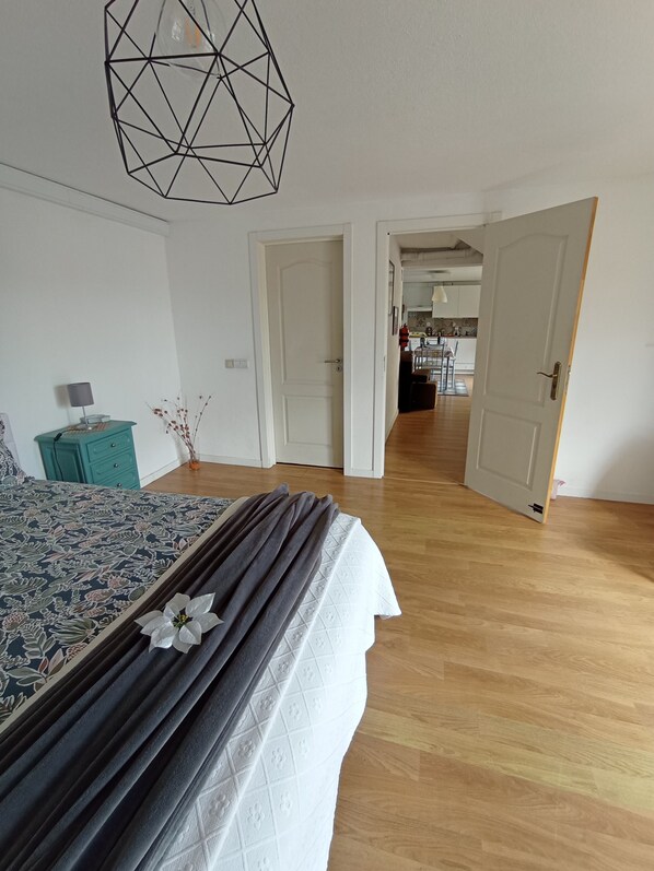 1 bedroom, iron/ironing board, travel cot, free WiFi