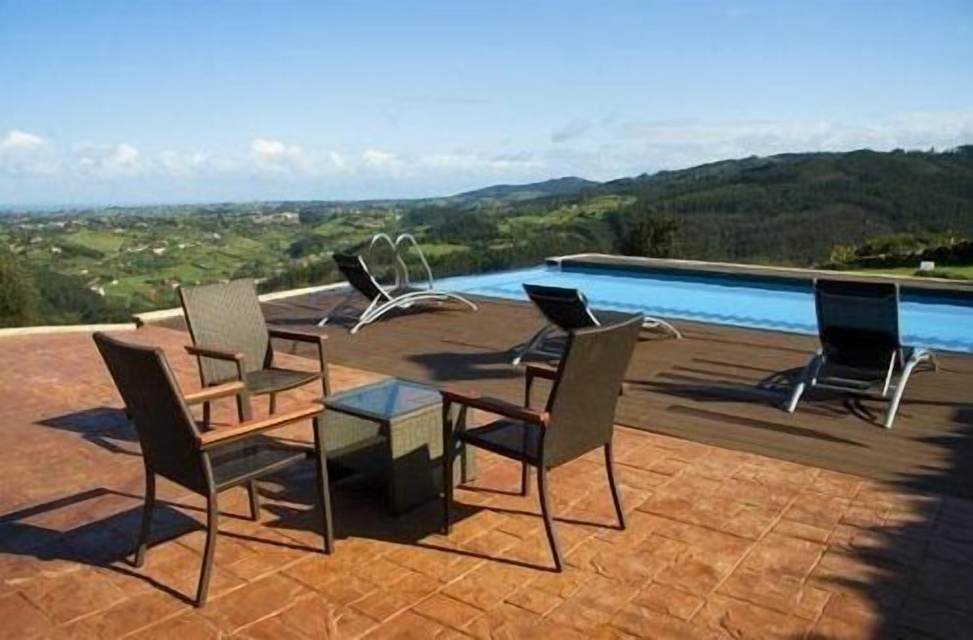 حمّام سباحة مُدفَّأ