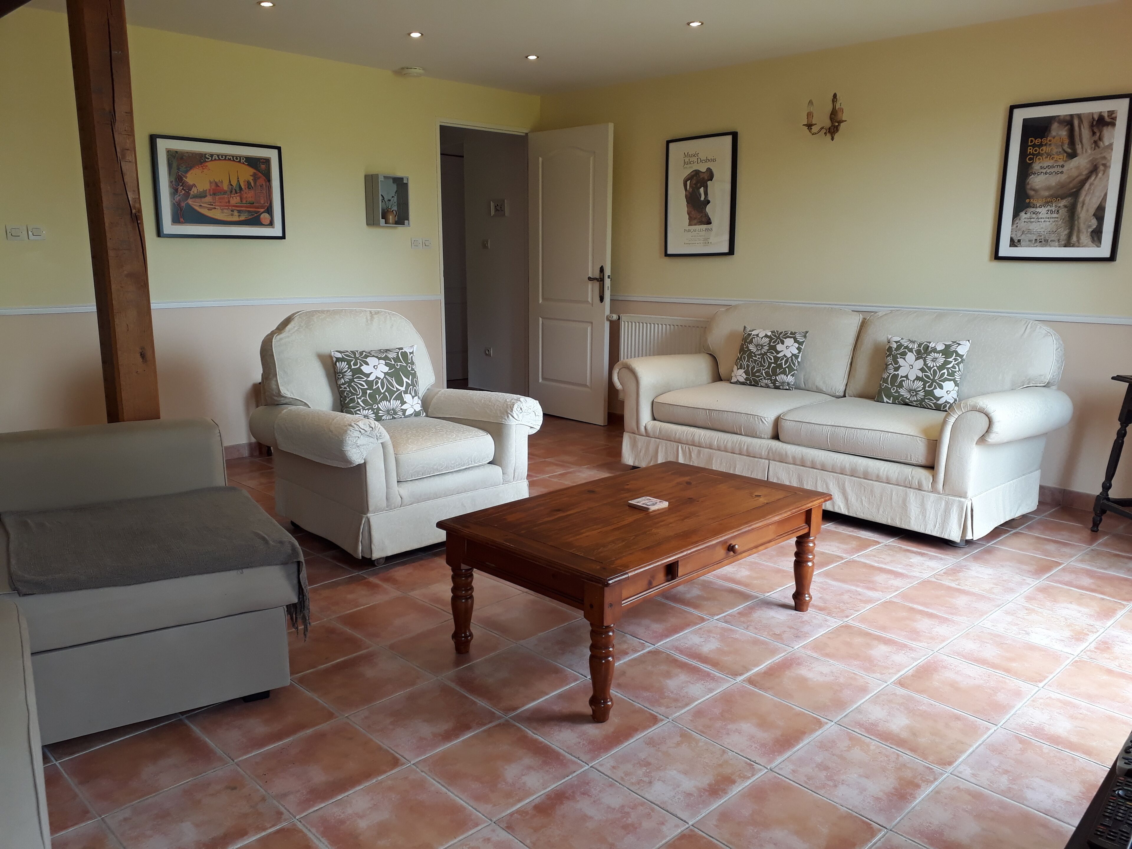 Cottage with shared heated pool at Le Haut Gué in the Loire Valley