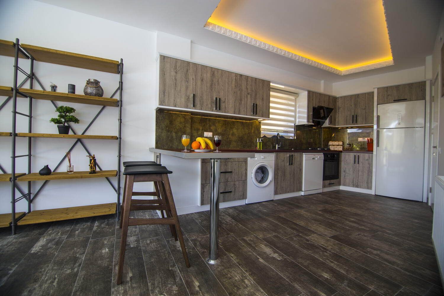 Kylskåp, ugn, spishäll och diskmaskin