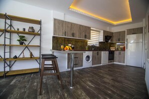 Fridge, oven, stovetop, dishwasher - Romantic luxury "honeymoon" hideaway in the hills above Kalkan in a rural idyll (ISLAMLAR)