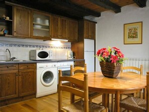 Fridge, microwave, oven, coffee/tea maker