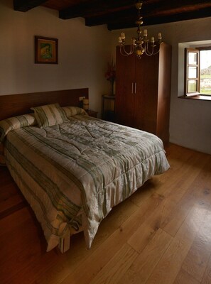 3 bedrooms, free WiFi, bed sheets