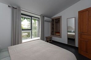 2 bedrooms, travel cot, free WiFi, bed sheets