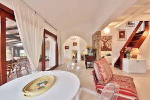 Interior - COTTAGE DOLCEVITA by KlabHouse -4BR w/Panoramic Hot Tube- shared pool  (Punta Sardegna)