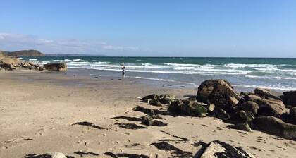 Homely Cottage with Valley Views, Dog Friendly, Parking, Garden and Wifi