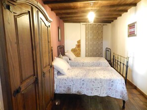 3 quartos, ferros/tábuas de passar roupa, Wi-Fi, roupa de cama