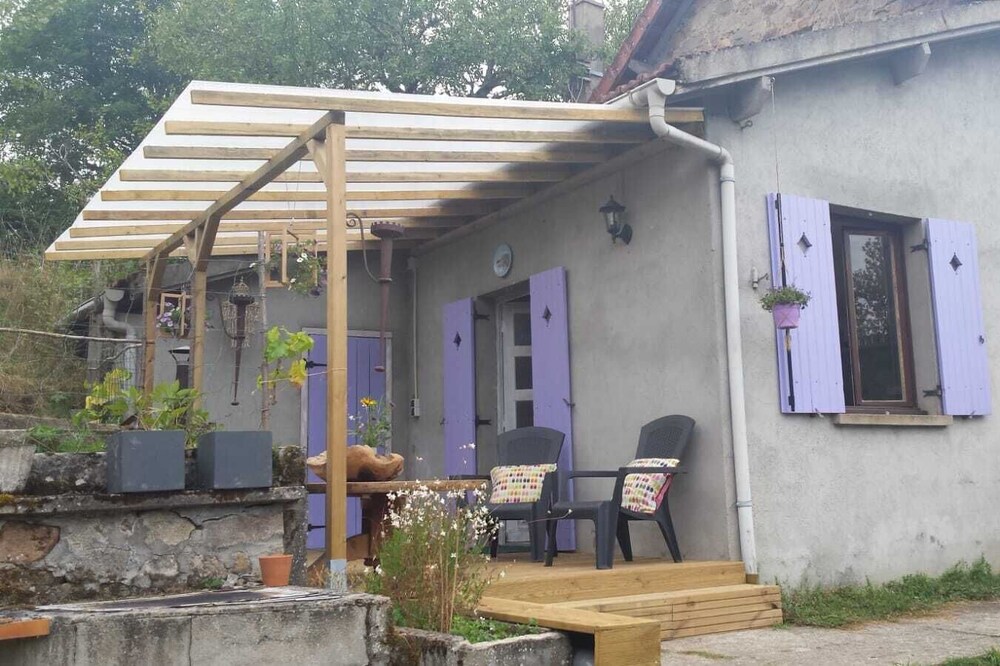 2 person studio in Creuse (dog friendly)