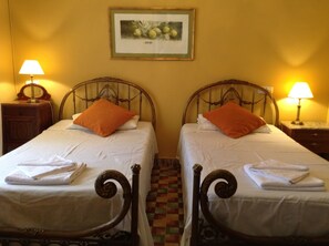 7 chambres, fer et planche à repasser, accès au Wi-Fi (inclus)