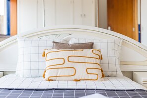 4 bedrooms, in-room safe, desk, iron/ironing board