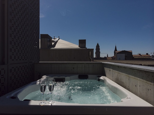 Bain à remous extérieur