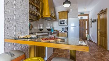 Refrigerador, microondas, horno, placa de cocina