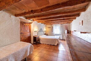 5 slaapkamers, een strijkplank/strijkijzer, gratis wifi, beddengoed