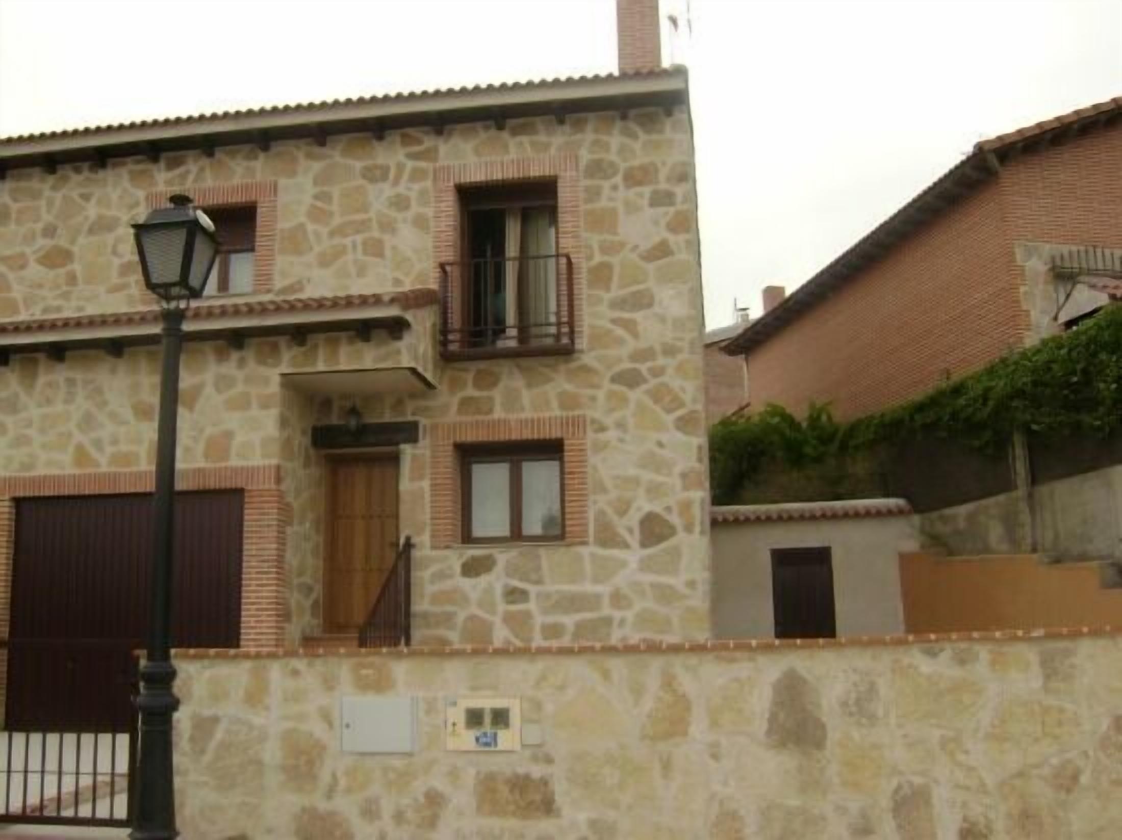 La Jorá House. Chalet in Burgohondo