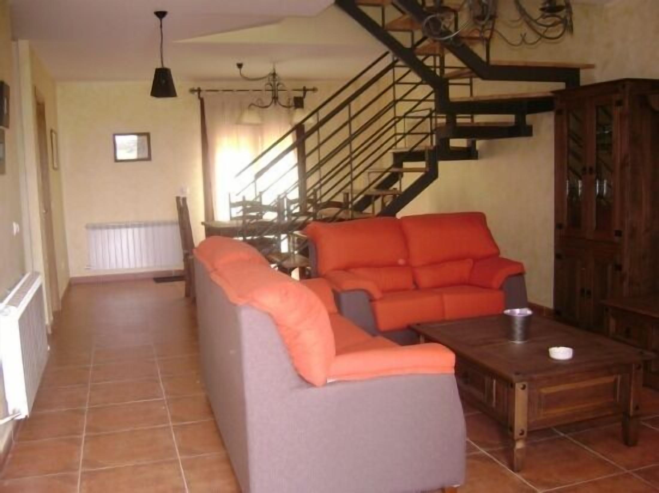 La Jorá House. Chalet in Burgohondo