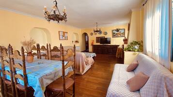 Una televisión, videojuegos, una videoteca