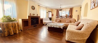 La Higuera, in Valdelaguna, for 10/15 people with Swimming Pool