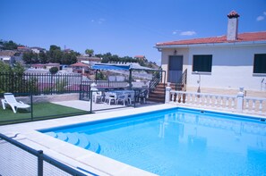 Outdoor pool - La Higuera, in Valdelaguna, for 10/15 people with Swimming Pool (Valdelaguna)