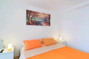 1 bedroom, desk, iron/ironing board, free WiFi