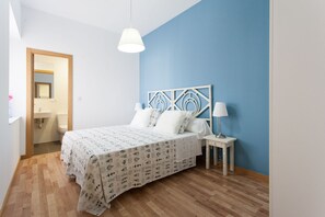 2 quartos, ferros/tábuas de passar roupa, Wi-Fi, roupa de cama