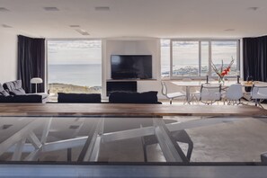 Télévision, lecteur de DVD, livres