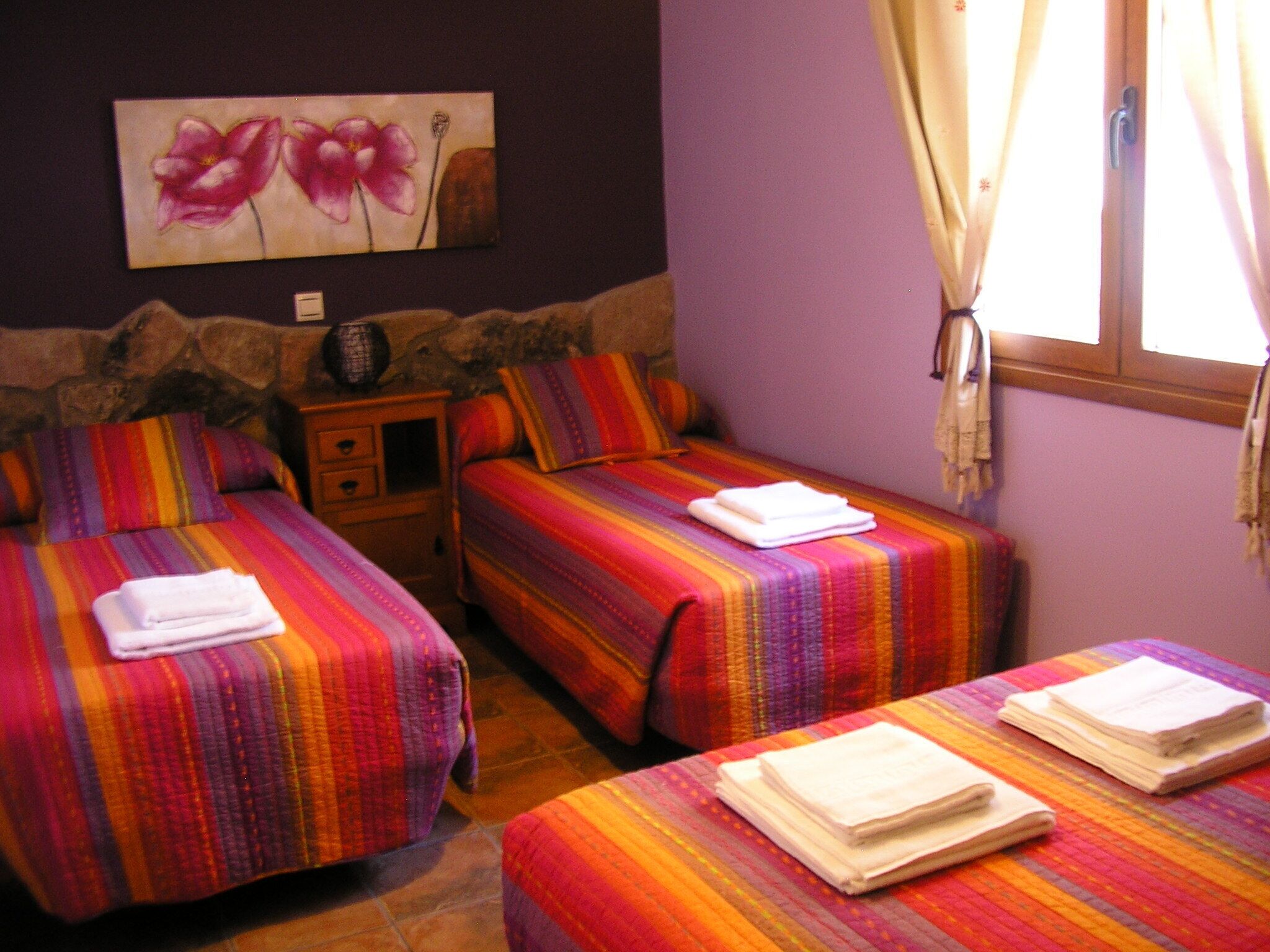 Large country houses near Madrid, for groups of 20 to 27 people, swimming pool