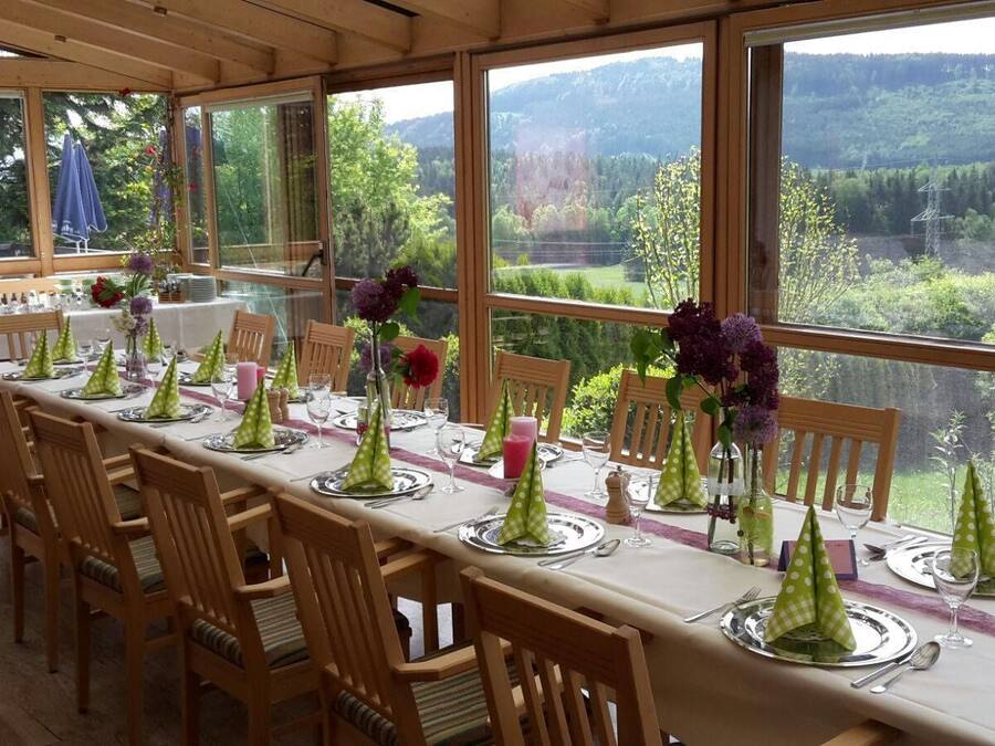 تقديم العشاء، الأطباق الإقليمية