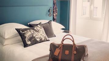 2 chambres, bureau, fer et planche Ă repasser, lit parapluie