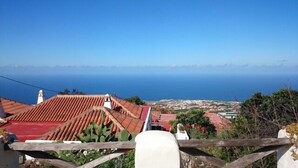 A coastal view with terracotta rooftops and a clear blue sky. - Rural house (full rental) Finca Los Ciruelos for 2 people (Icod de los Vinos)