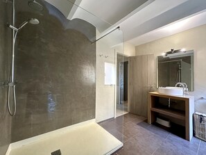 Shower, towels