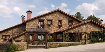 SAIKA Rural - House QUERCUS, for 4/5 people, Duplex