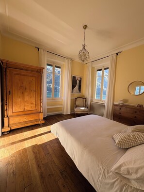 5 chambres, fer et planche à repasser, Wi-Fi gratuit, draps fournis
