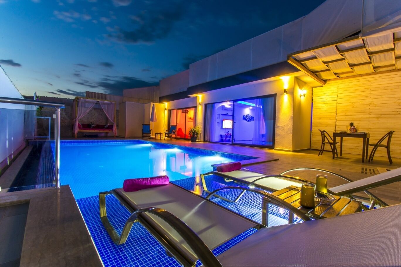 Beautiful Honeymoon Villa with Secluded Outdoor Pool and Heated Indoor Pool