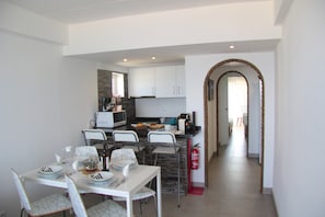 Dining - NEW T1 ! Amazing Panoramic Beach View in Caparica (Costa da Caparica)
