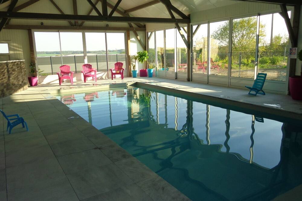 Farm cottage, heated indoor pool, castles