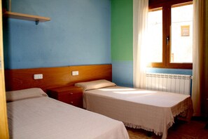 3 Schlafzimmer, Reisekinderbett, kostenloses WLAN, Bettwäsche