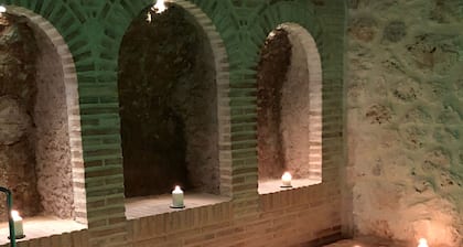 Houses of Valois for 4 people