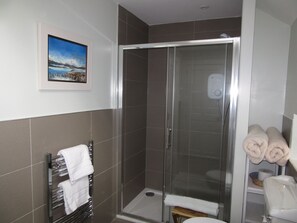 Towels - Peaceful relaxing cottages for 6 in stunning Loch Lomond setting - unique site. (Dunbartonshire)