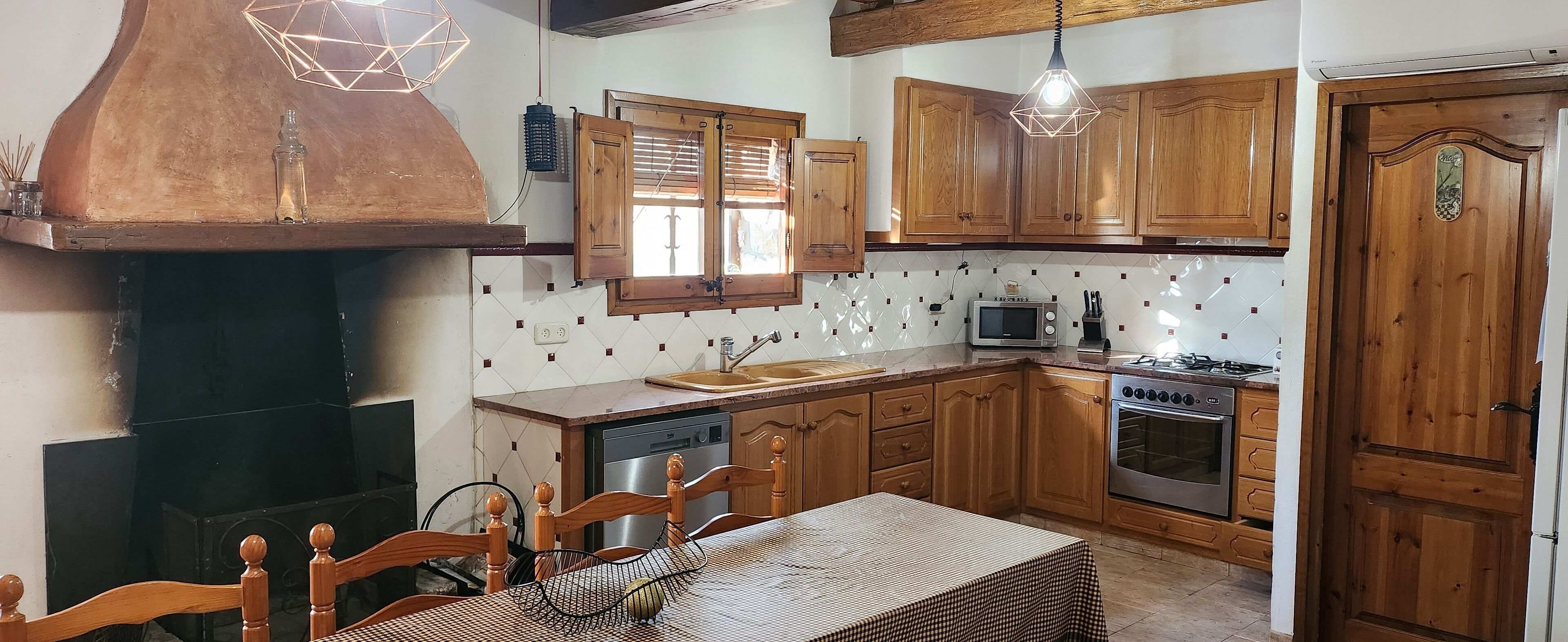 Réfrigérateur, micro-ondes, four, lave-vaisselle