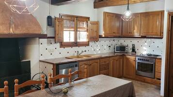 Réfrigérateur, micro-ondes, four, lave-vaisselle