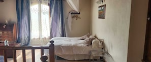 5 bedrooms, iron/ironing board, free WiFi, bed sheets