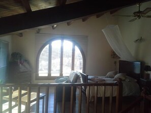 5 bedrooms, iron/ironing board, free WiFi, bed sheets