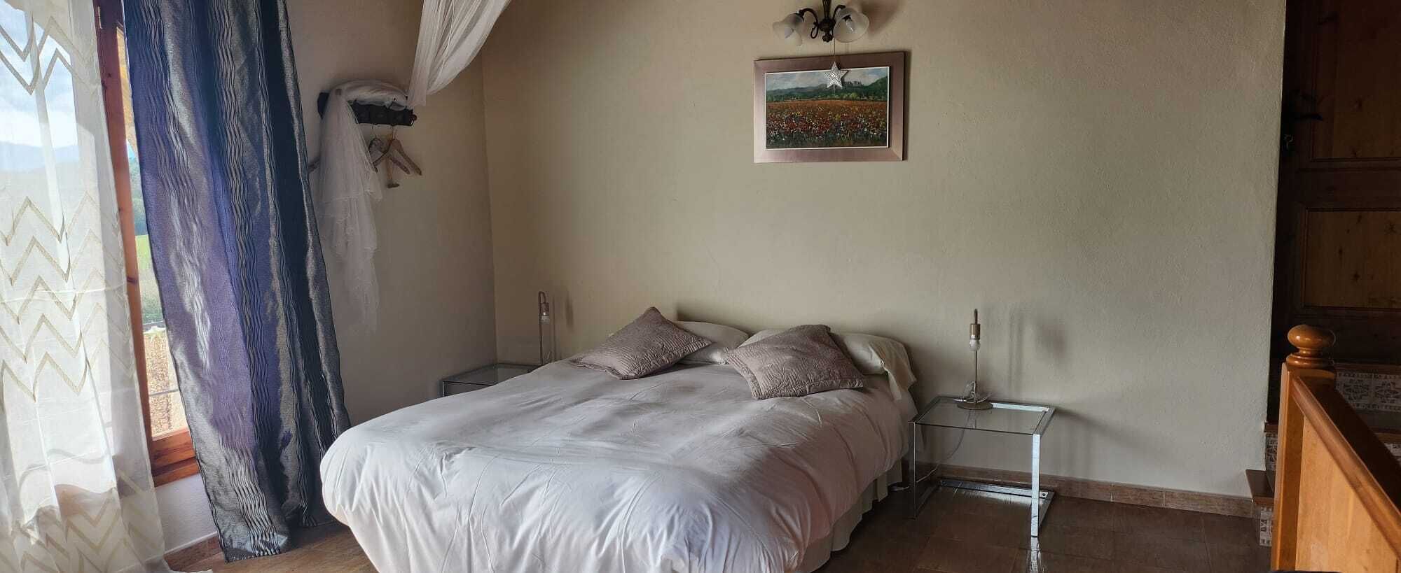 5 bedrooms, iron/ironing board, free WiFi, bed sheets