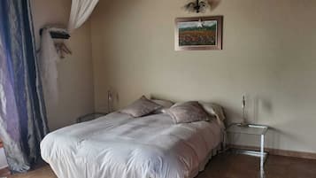 5 bedrooms, iron/ironing board, free WiFi, bed sheets