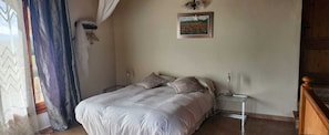 5 bedrooms, iron/ironing board, free WiFi, bed sheets