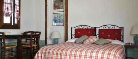 1 camera, culla da viaggio, Wi-Fi gratuito, lenzuola