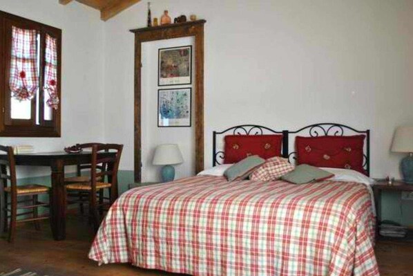 1 camera, culla da viaggio, Wi-Fi gratuito, lenzuola