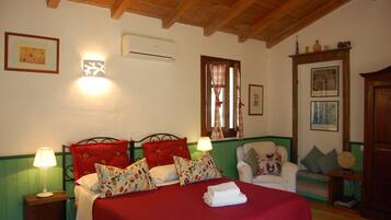 1 chambre, lit parapluie, Wi-Fi gratuit, draps fournis