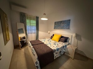 1 slaapkamer, een strijkplank/strijkijzer, wifi, beddengoed