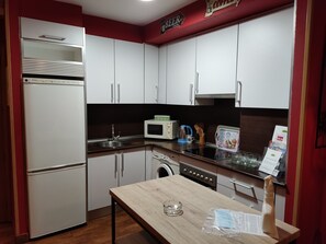Fridge, microwave, oven, coffee/tea maker